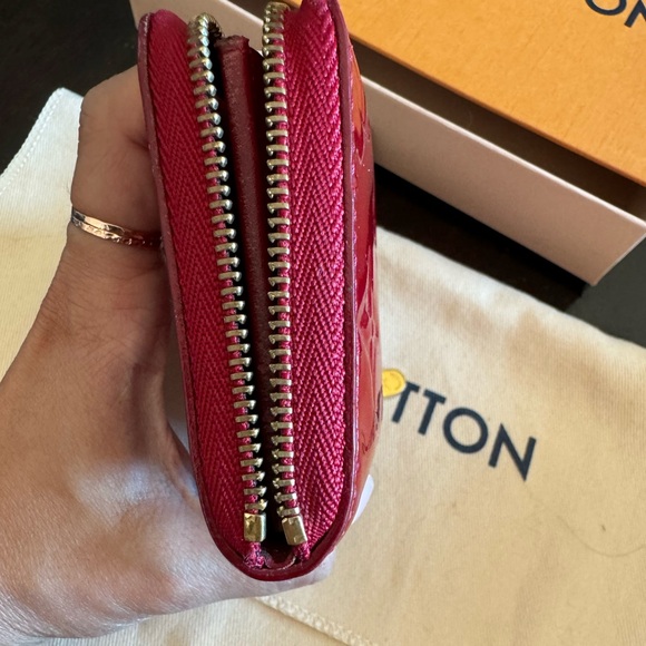 Authentic Louis Vuitton Zippy wallet- red vernis - Picture 3 of 16